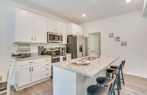 Captain's Cove House | The Shore Shanty - 25 minutes to Chincoteague!