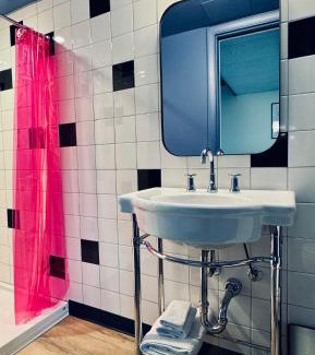 Traverse City Hotel | The Sierra Motel