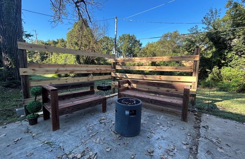 Pittsburg House | The Silverback Shack