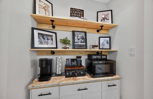 Malbis House | The Skipper’s Hideaway: Golf Course & Pool Oasis