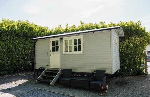 Carlisle Cottage | THE SNUG, luxury holiday cottage, with hot tub in Longtown