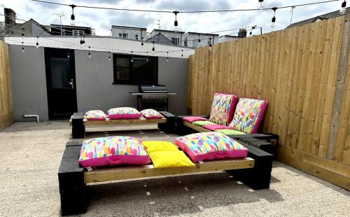 Cathays House | The Social Club - The Ultimate Experience - Sleeps 20 With Own Private Club