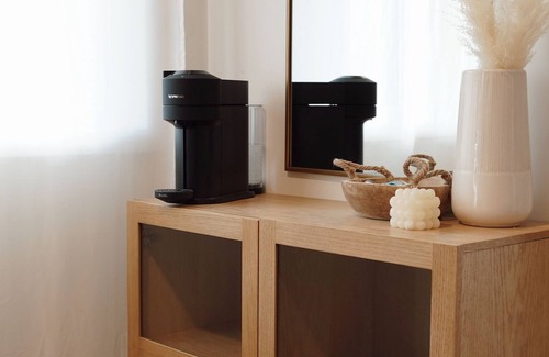 Fort St. John House | The Soleil HousenModern 3 Bedroom House + King Size Bed