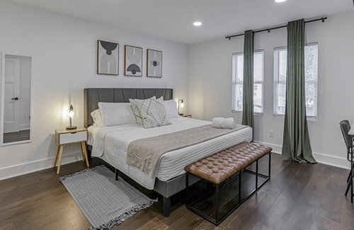 Merion Village House | The South Haven 2- 2 BR New Renovation