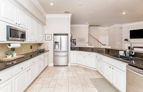 Covington House | The Southern House | Canal View & Pet Friendly