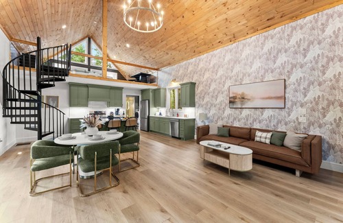 Cleveland Cabin | The Springer Cabin - Luxury Mountain Cabin - Pickleball - Hot Tub - King Beds - < 30 Minutes to Helen