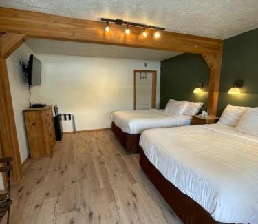 South Fork Cabin | The Spruce Lodge