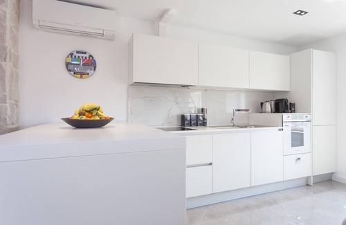 Makarska Old Town Apartment | The Square - luxury app on the main square with free garage