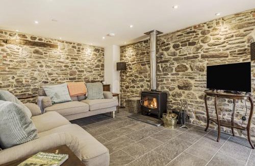 Llanvair Kilgeddin House | The Stables - Cottage
