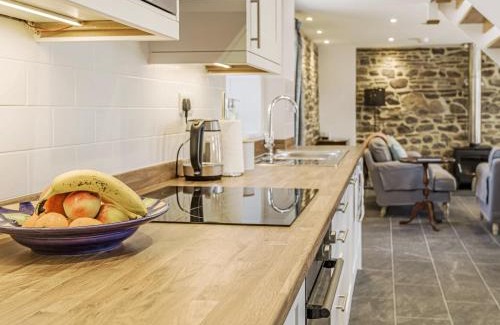 Llanvair Kilgeddin House | The Stables - Cottage