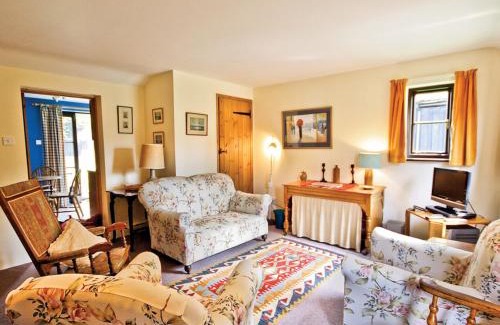 Woodbridge House | The Stables - E3491