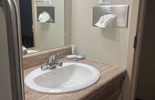 Salem Hotel | The Stables Inn and Suites