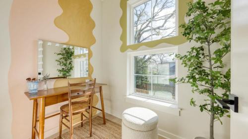 McFerrin Park House | The Stage by AvantStay Chic 4BDR w Covered Balcony Modern Newly Built