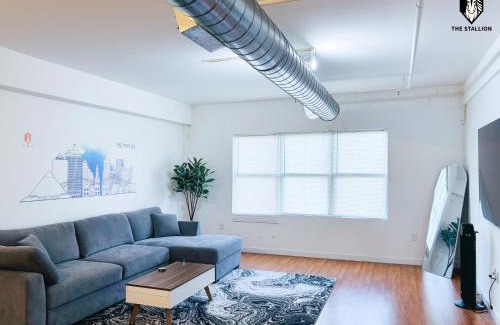 Downtown Memphis Apartment | The Stallion #204 - Modern Spacious 1BD Loft - Close to Attractions