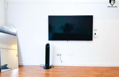 Downtown Memphis Apartment | The Stallion #204 - Modern Spacious 1BD Loft - Close to Attractions