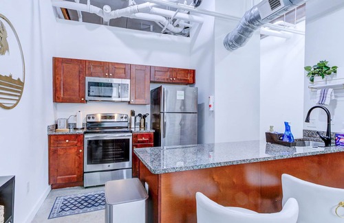 Downtown Memphis Apartment | The Stallion