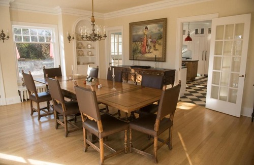 La Grande Bed & Breakfast | The Stang Manor