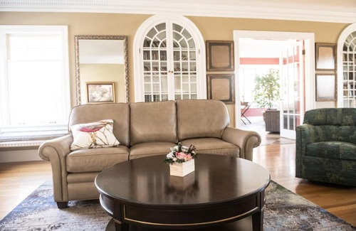 La Grande Bed & Breakfast | The Stang Manor