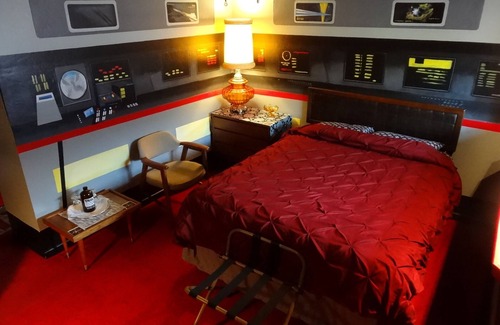North Bend Hotel | The Star Trek - USS Enterprise Room at the Itty Bitty Inn