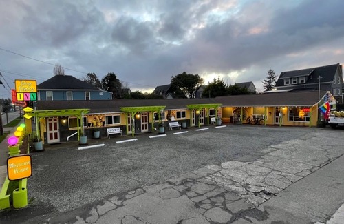 North Bend Hotel | The Star Trek - USS Enterprise Room at the Itty Bitty Inn