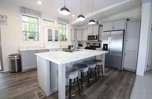 Sturgeon Bay Cabin | The Stargazing Cottage modern 3 bedroom home Door County