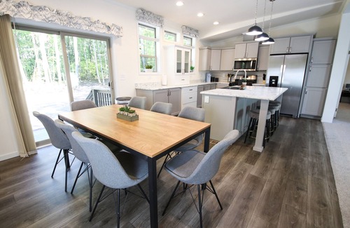 Sturgeon Bay Cabin | The Stargazing Cottage modern 3 bedroom home Door County