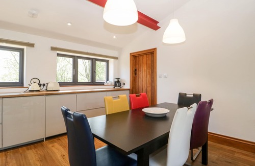 Shepton Mallet Cottage | THE STONE BARN, character holiday cottage in Shepton Mallet