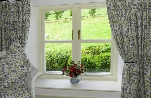 Barnard Castle Cottage | THE STONE BYRE, family friendly, with open fire in Barnard Castle