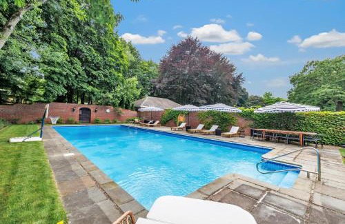 Fairfield House | The Stormhaven Mansion Short Or Mid Term Stays