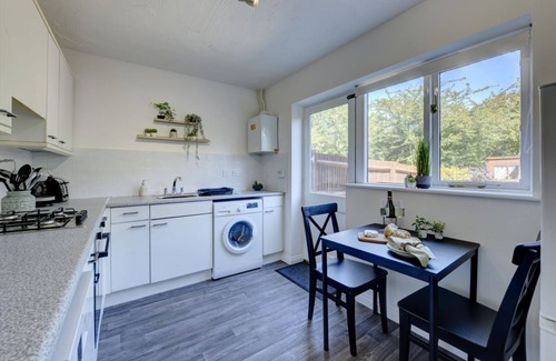 Bletchley Other | The Studley | Calm & Executive House | Parking | eco-Short Term Let by SILVA