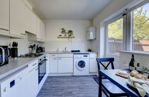 Bletchley Other | The Studley | Calm & Executive House | Parking | eco-Short Term Let by SILVA