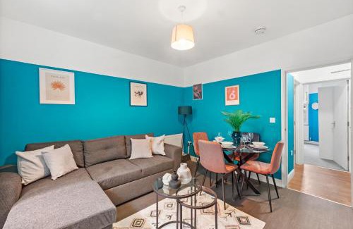 Bristol Apartment | The Stylish Gem - Garden - Sleeps 18