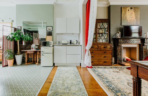 Pontcanna Apartment | The Suite | Cardiff City Centre + Private Parking