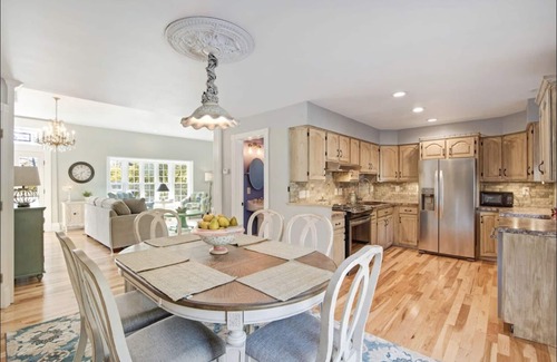 Flushing House | The Summer House at 319 Chamberlain St.