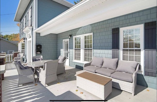 Flushing House | The Summer House at 319 Chamberlain St.