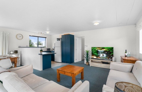 Omaha House | The Summer Pad - Omaha Holiday Home