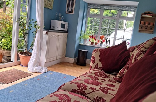 Norwich Bed & Breakfast | The Summer Room - Private entrance to bedroom, bathroom and lounge with parking