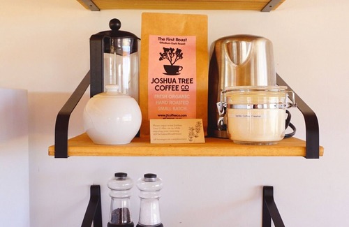 Joshua Tree House | The Sunset Road House (Hot Tub! Hammocks! Fireplace!)