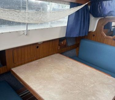 Rouses Point Boat Rental | The Sunshine boat