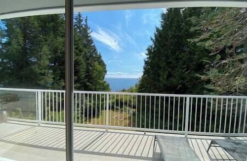 Juan de Fuca Electoral Area House | The Surf Chalet, Ocean Front Close to the Surf