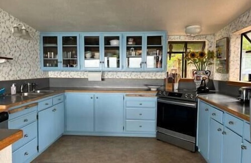 Yachats House | The Surf House w/private beach access & hot tub!