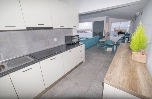 San Eugenio Villa | THE SURF VILLA 2 | Jacuzzi | Billards | Ping Pong