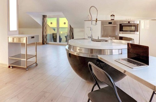 San Eugenio House | THE SURF VILLA | 32ft pool | Jacuzzi | Pool table