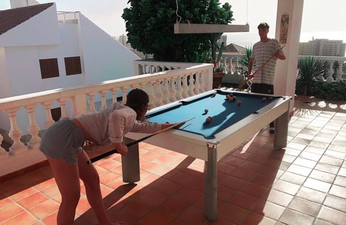 San Eugenio House | THE SURF VILLA | 32ft pool | Jacuzzi | Pool table