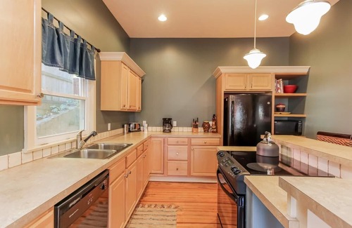 Saugatuck Villa | The Swallow