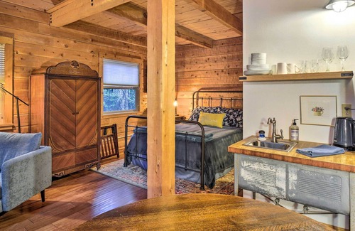 Poulsbo Cabin | 'The Sweetest Little Cabin' w/ Fireplace!