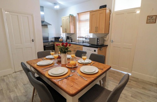 Ruswarp House | THE TANNERY, pet friendly, with a garden in Whitby