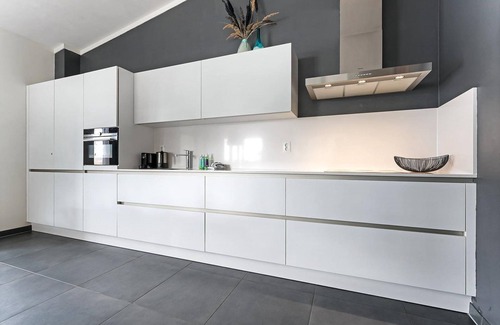 Ouddorp House | The terraces of a 4-person Villa Super VIP are located directly by the water, with access to a private swimming pier, jacuzzi and Infrared sauna.