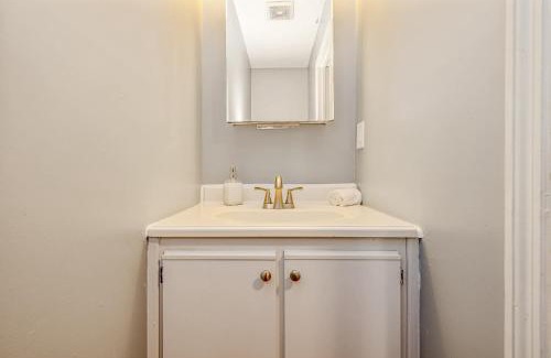 Terry Sanford Apartment | The Terry Sanford Guest House Apt C