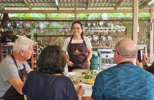 Bang Yai House | The Thai House Homestay & Thai Cooking Experiences